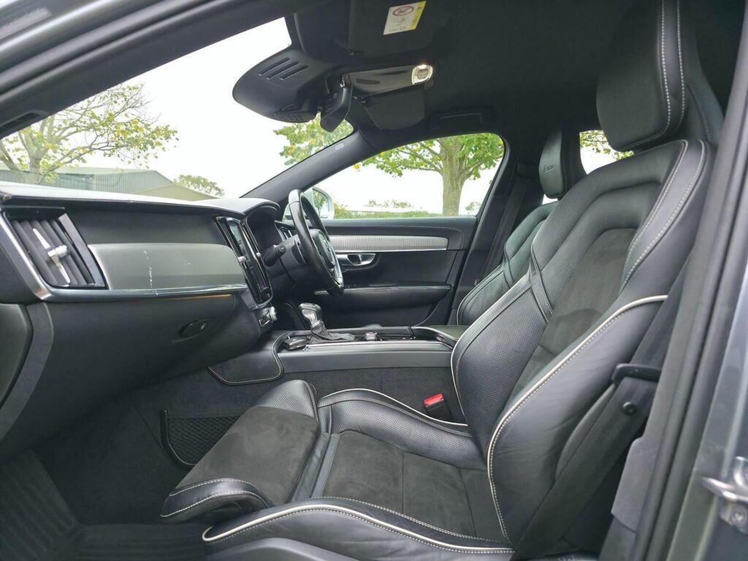 2019 Volvo S90 image 24