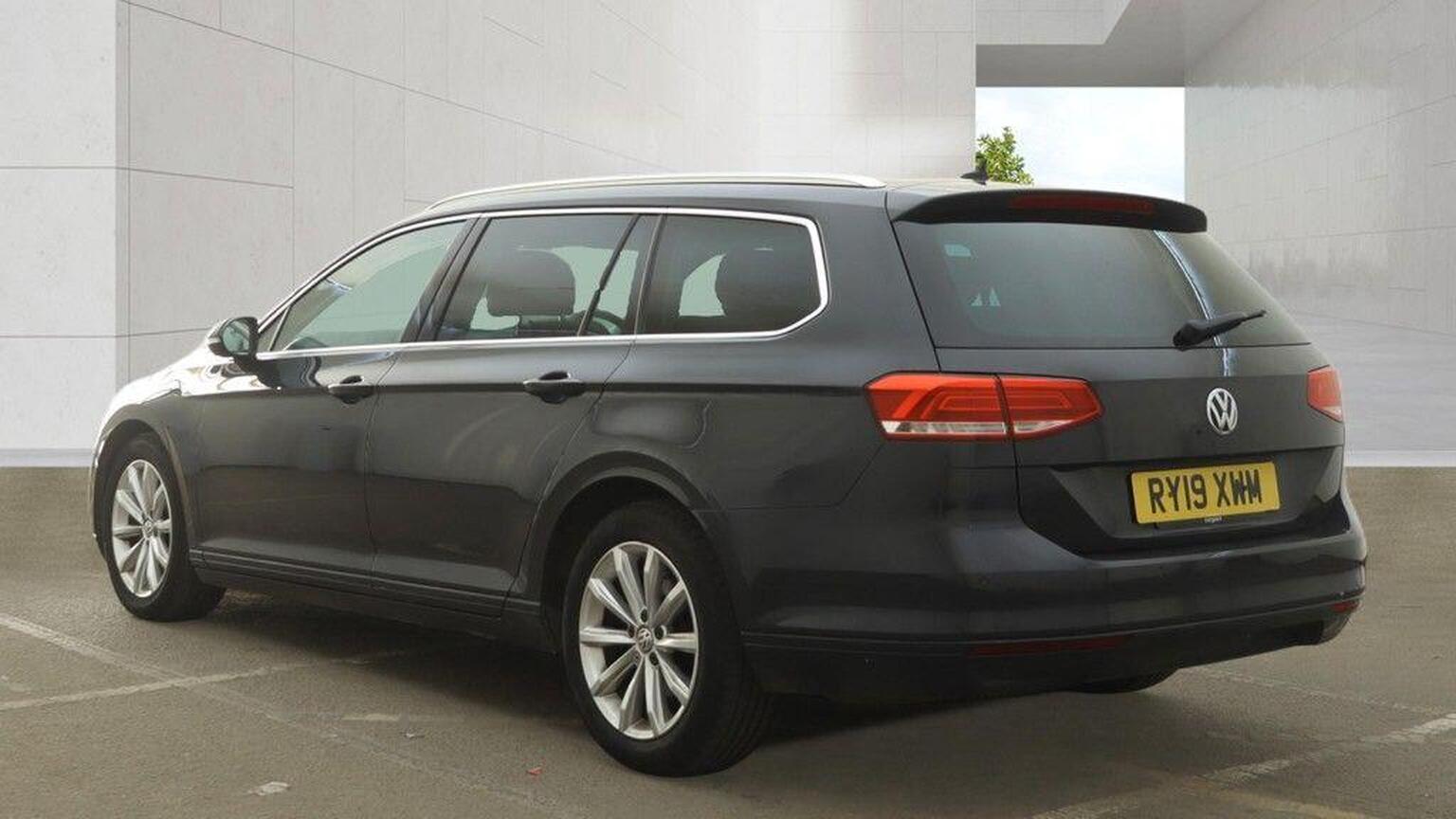 2019 Volkswagen Passat image 6