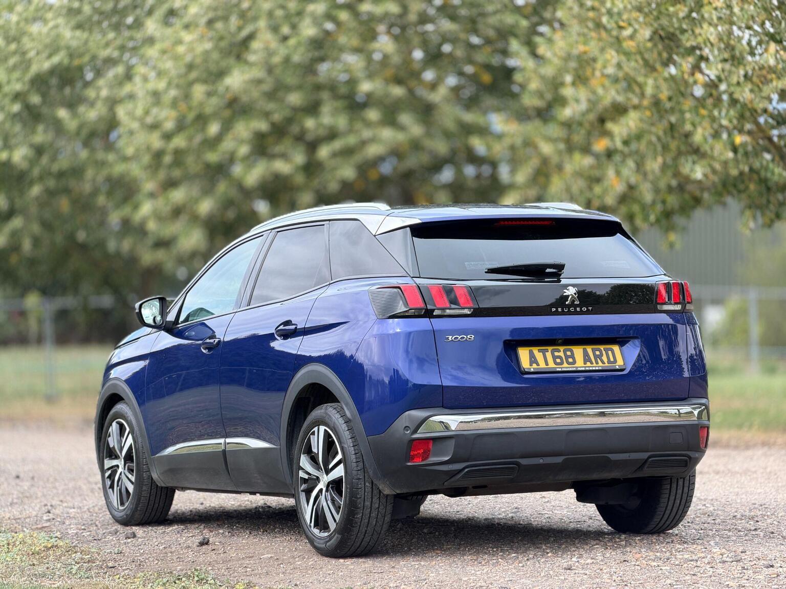 2018 Peugeot 3008 image 12