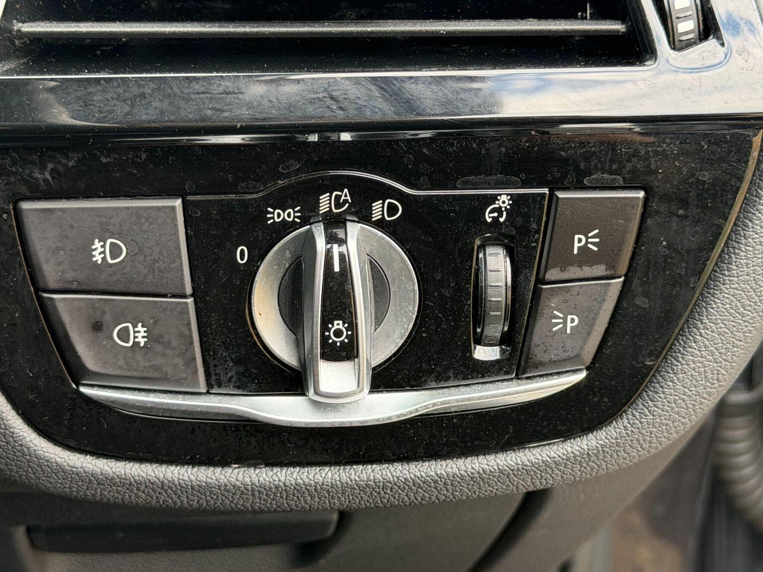 2019 BMW 5 Series image 36