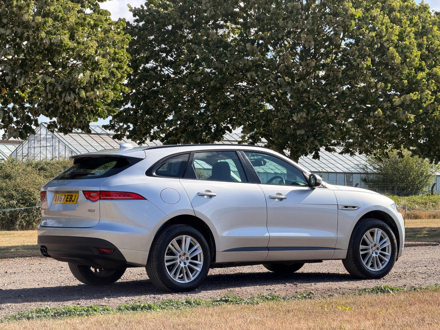 2018 Jaguar F-PACE image 6