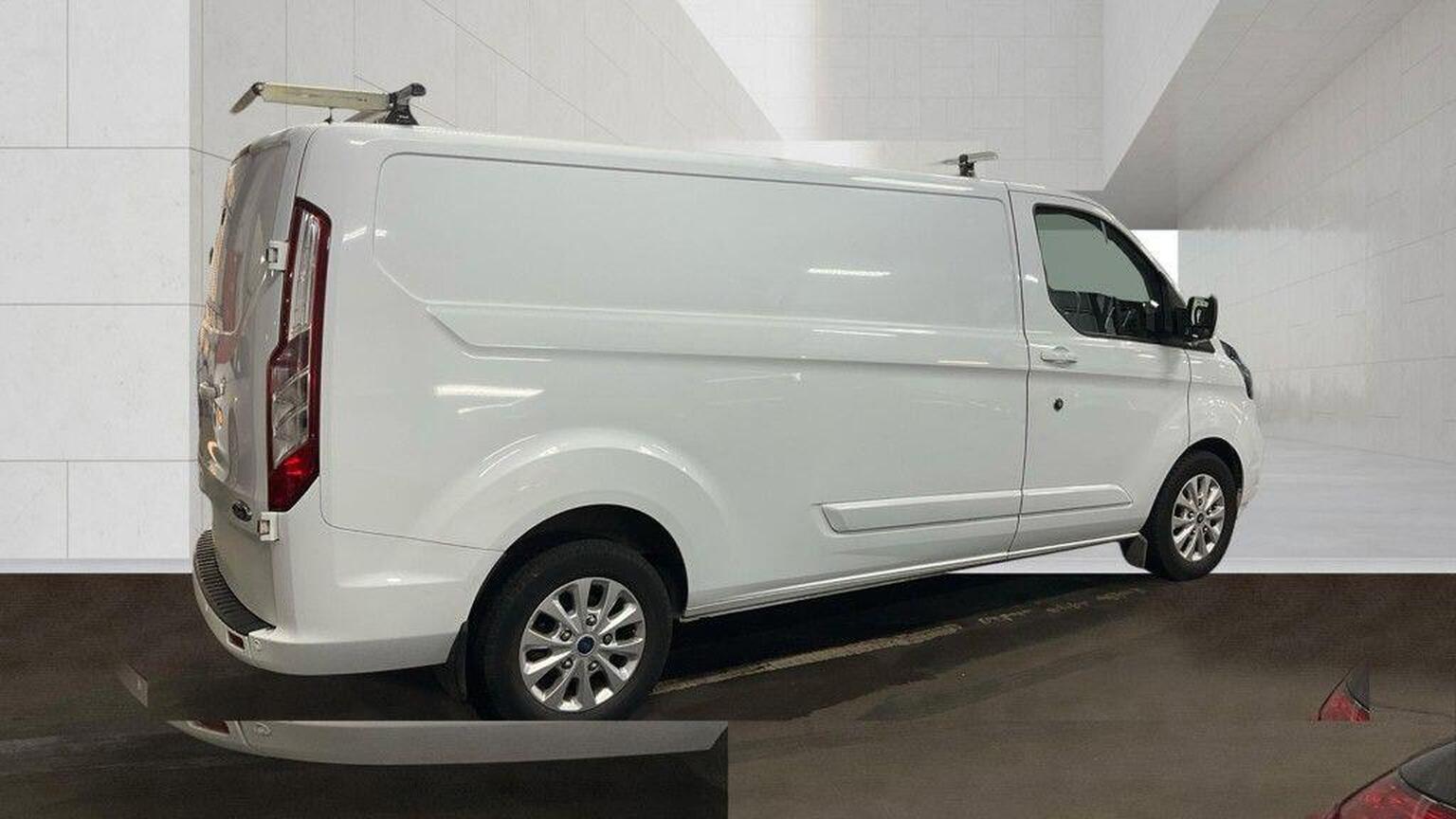 2022 Ford Transit Custom image 2