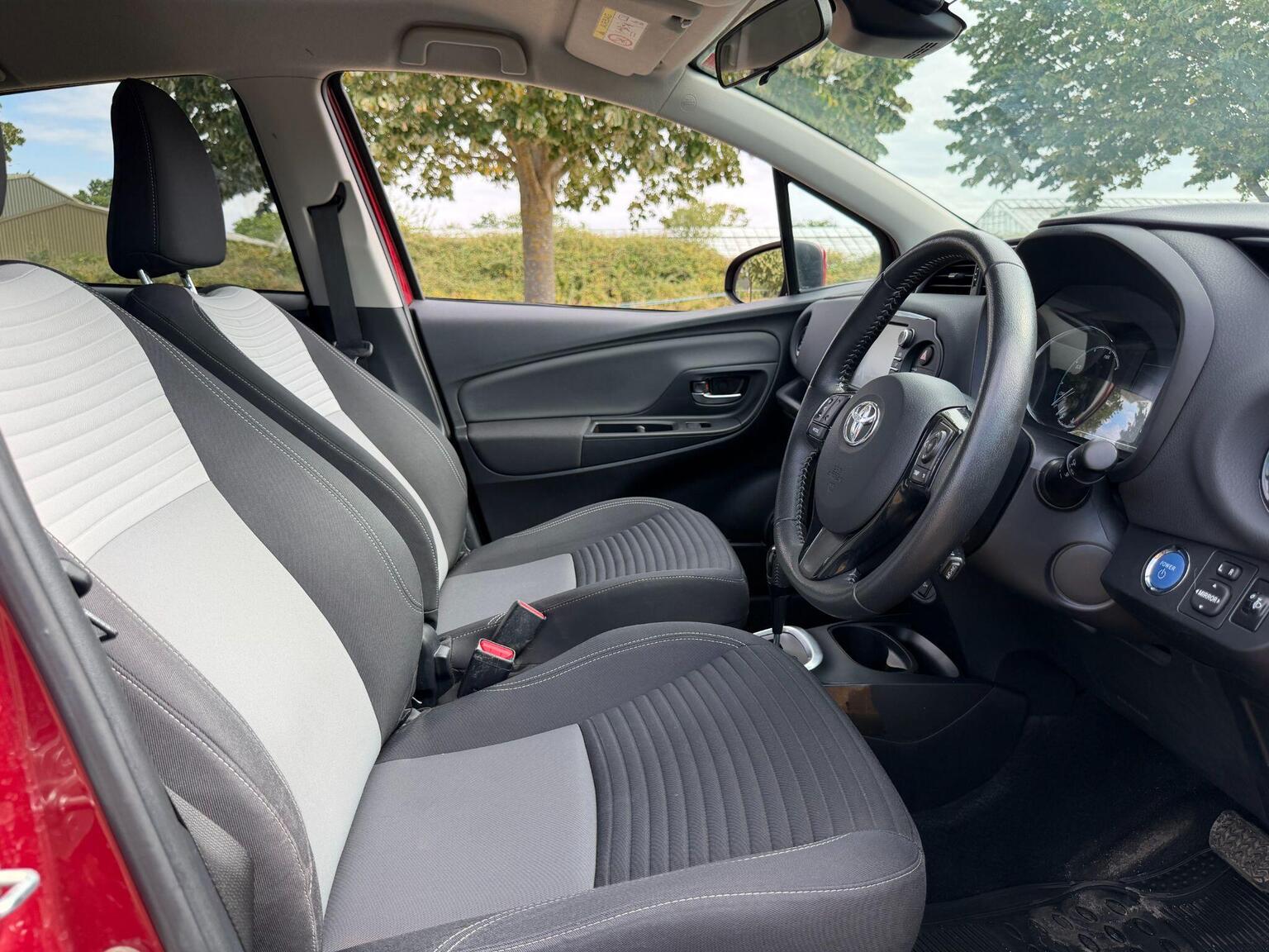 2017 Toyota Yaris image 21
