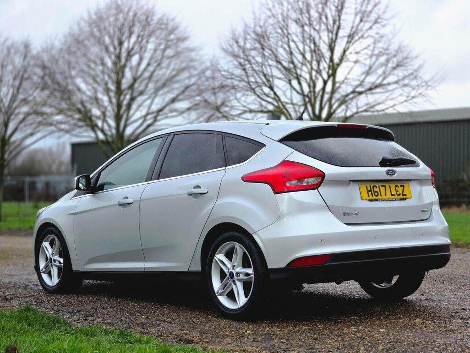 2017 Ford Focus image 11