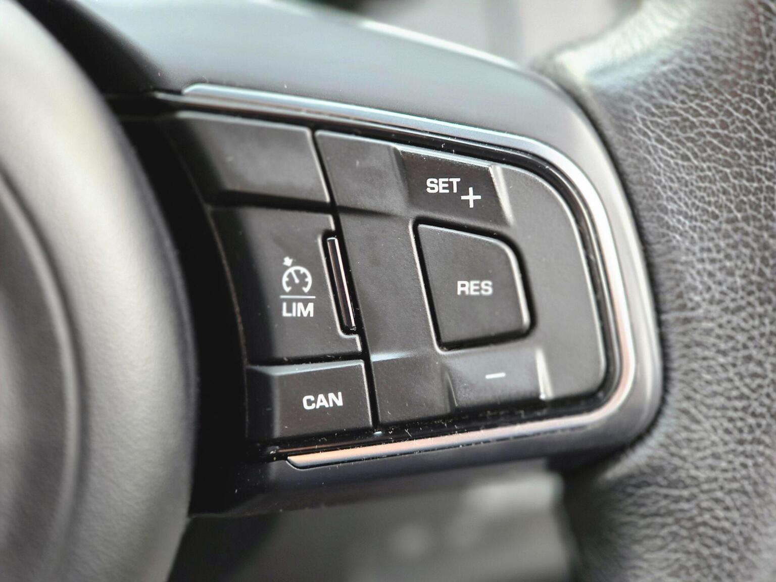 2019 Jaguar E-PACE image 39