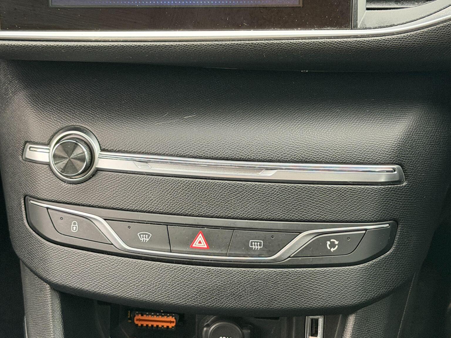 2017 Peugeot 308 image 37