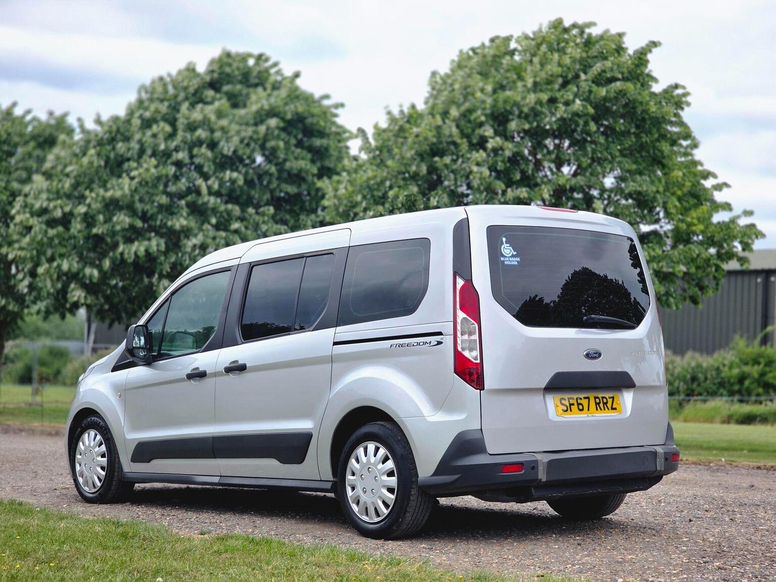 2017 Ford Grand Tourneo Connect image 12