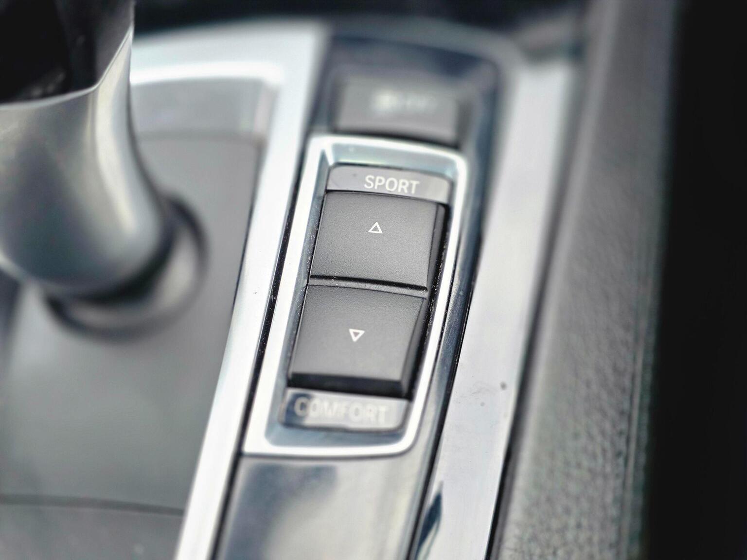 2013 BMW 7 Series image 34