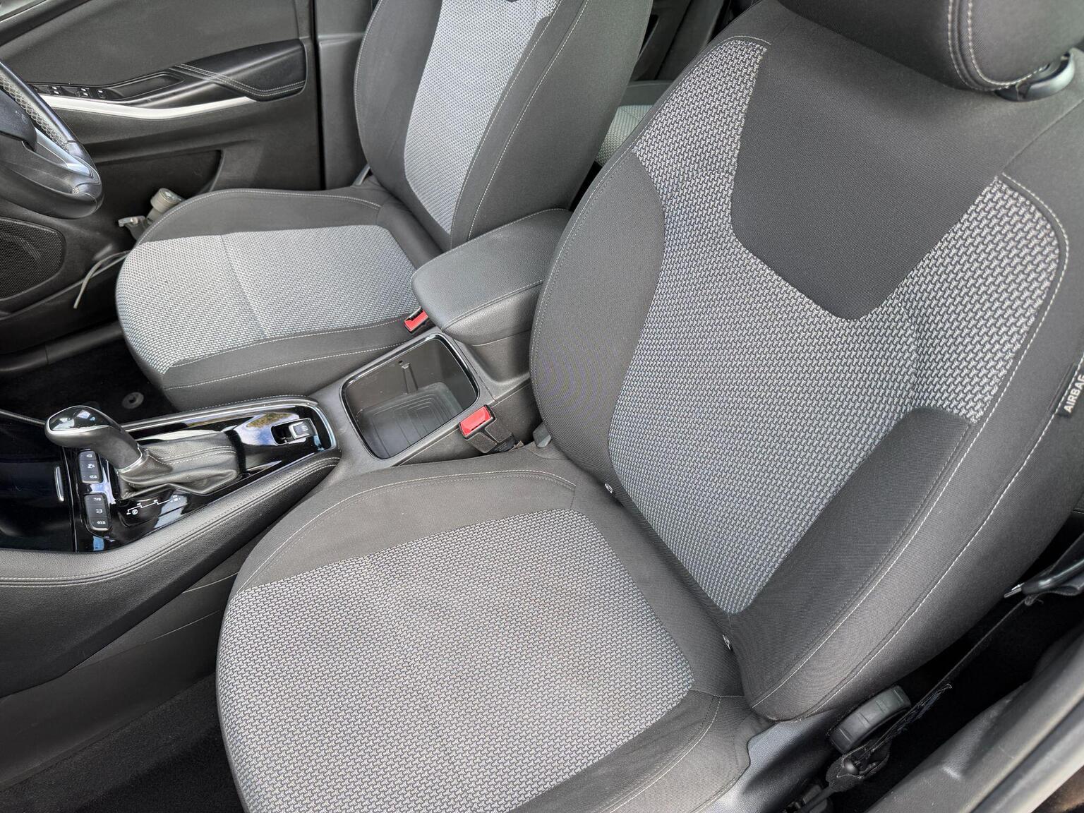 2020 Vauxhall Grandland X image 30