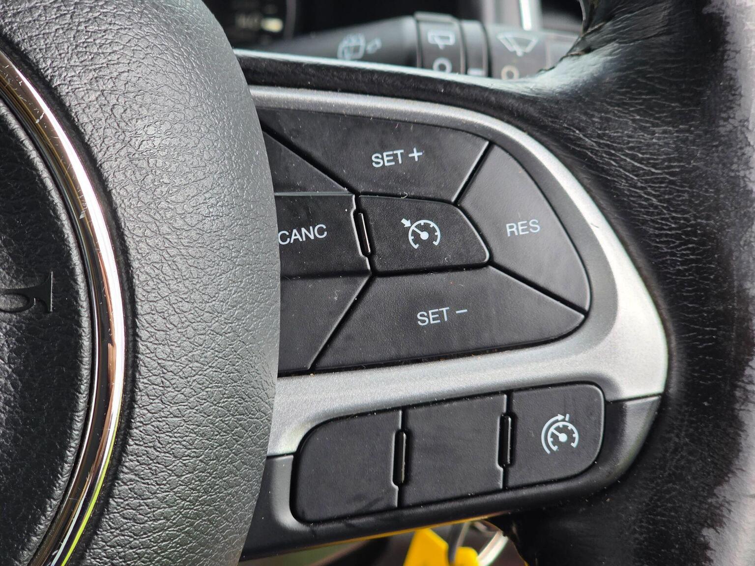 2017 Jeep Renegade image 39