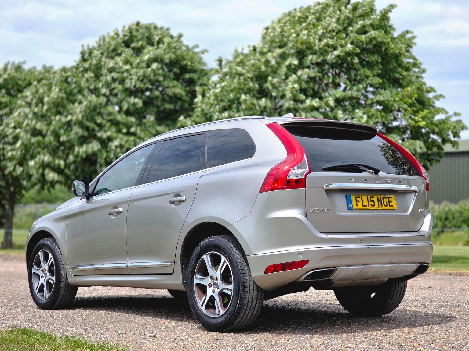 2015 Volvo XC60 image 11