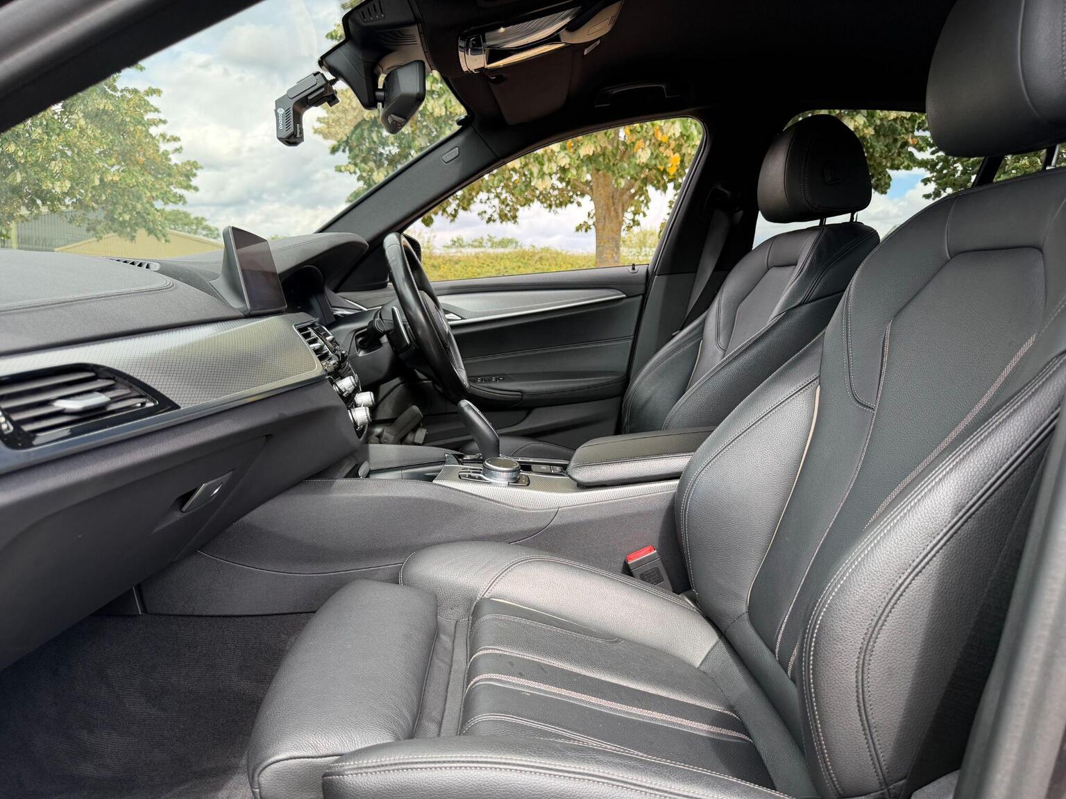 2019 BMW 5 Series image 27