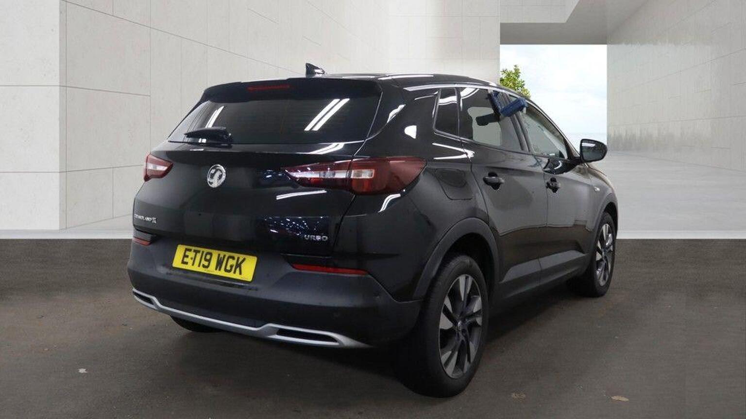 2019 Vauxhall Grandland X image 3