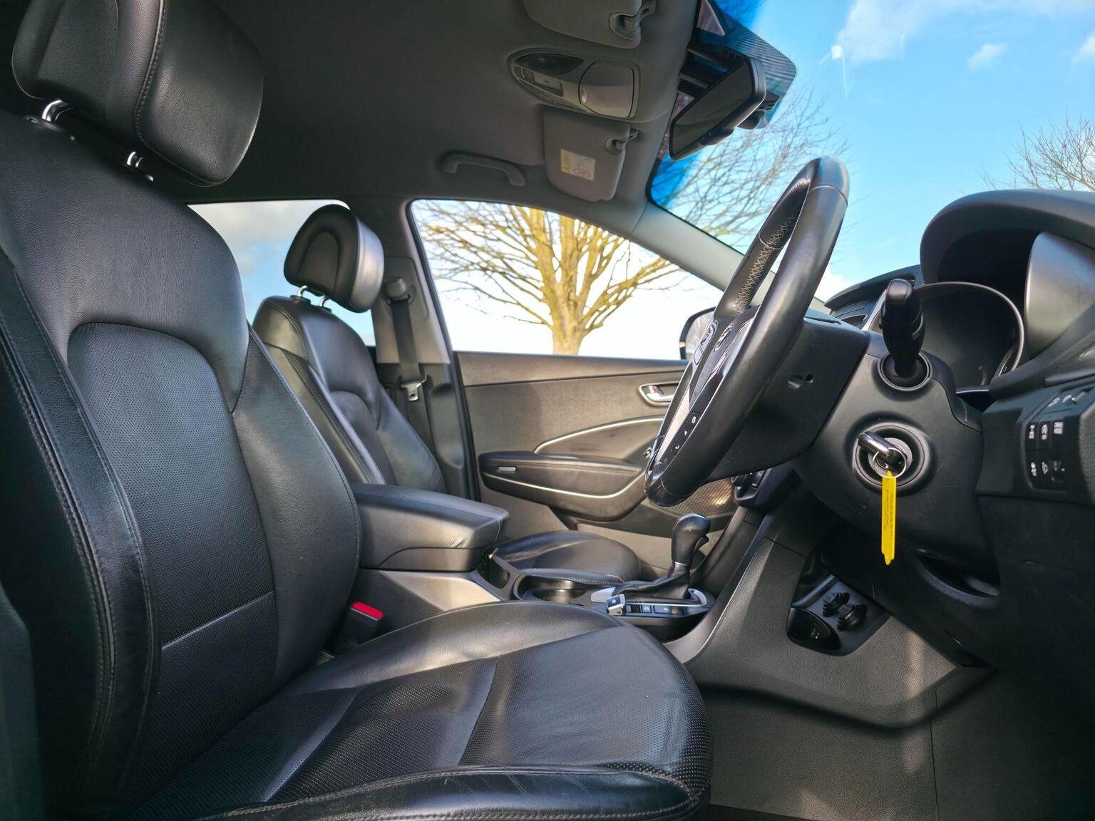 2017 Hyundai Santa Fe image 23