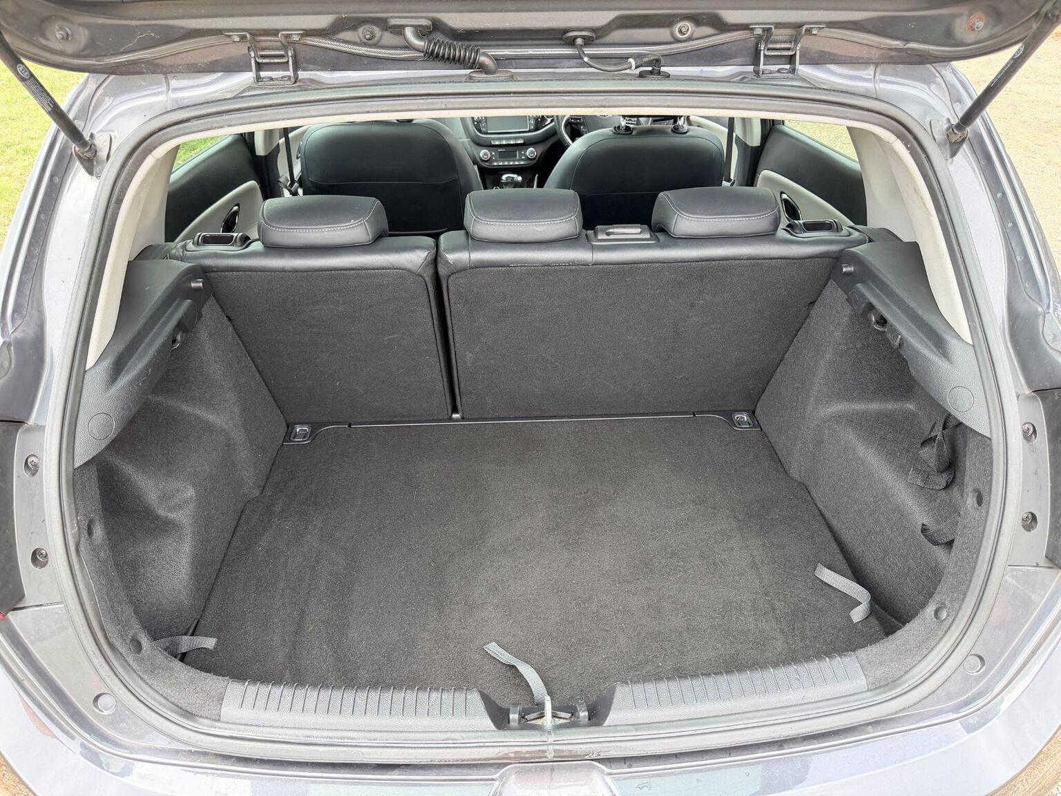 2015 Kia Ceed image 38