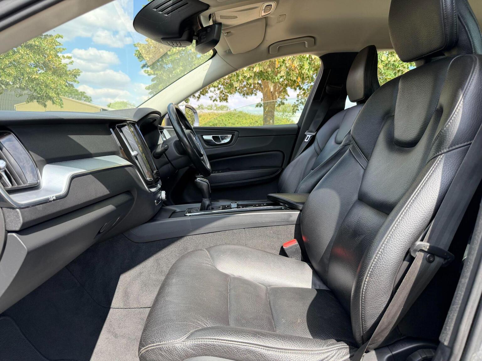 2018 Volvo XC60 image 24