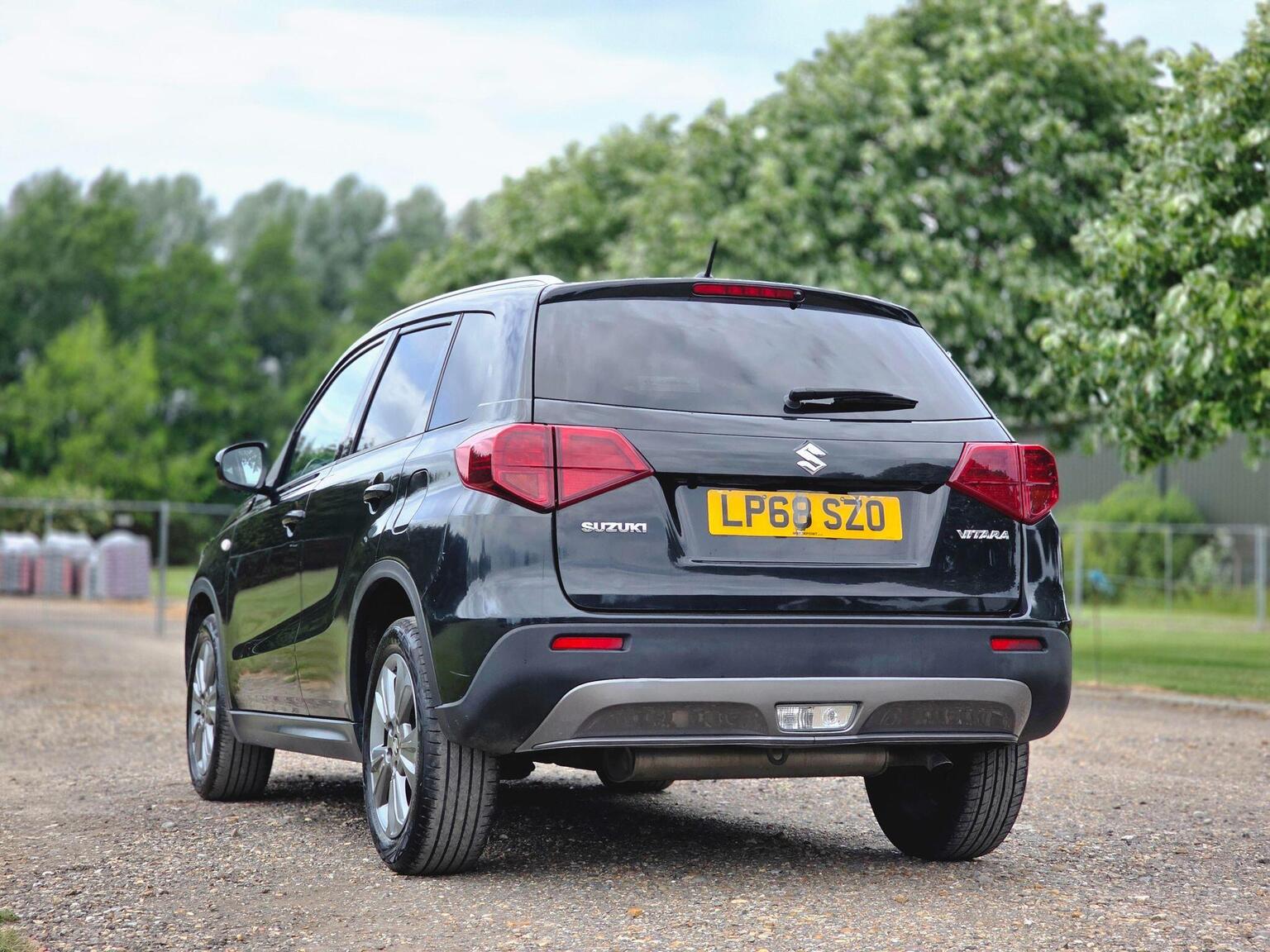 2019 Suzuki Vitara image 9