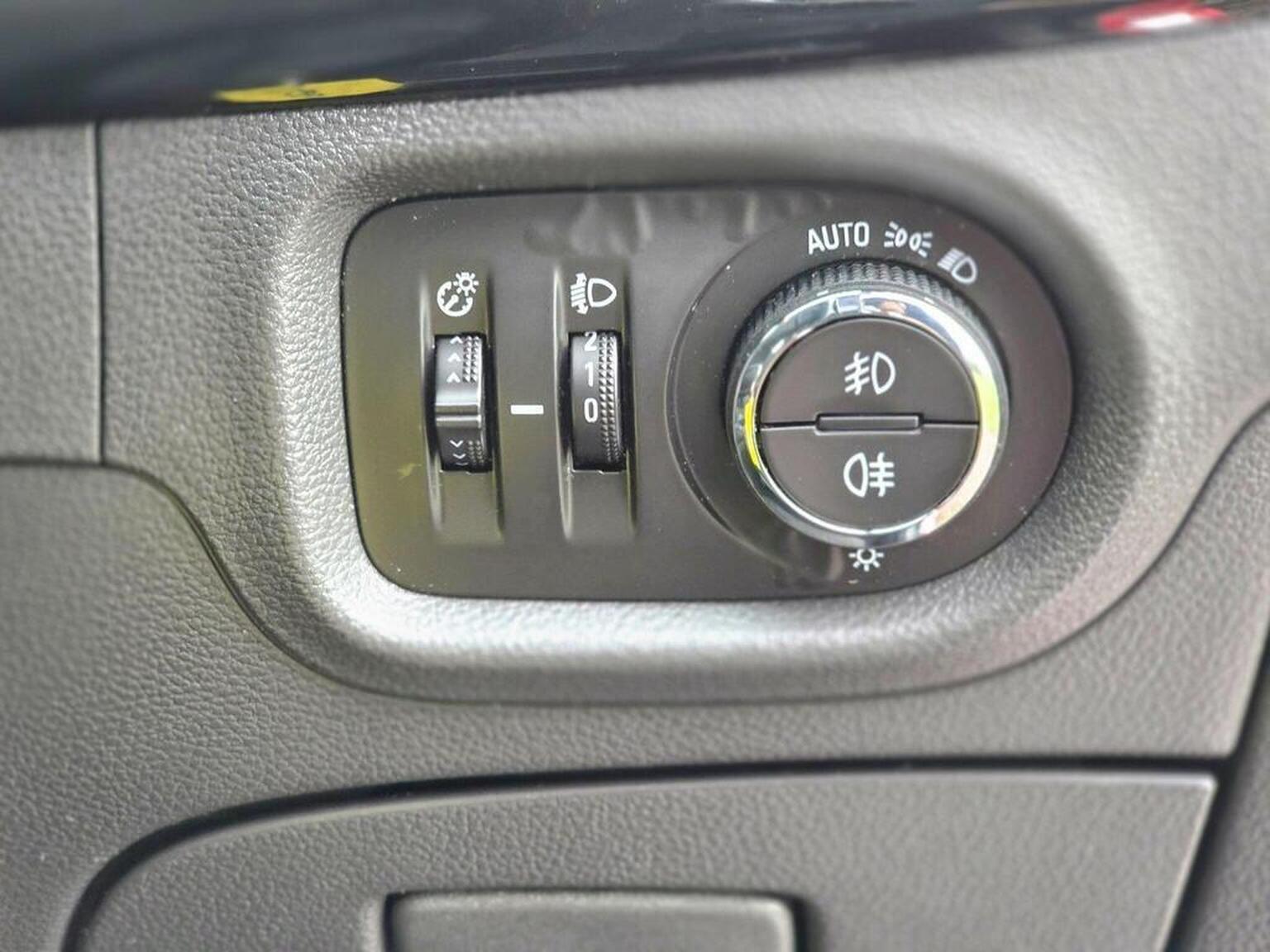 2016 Vauxhall Astra image 37