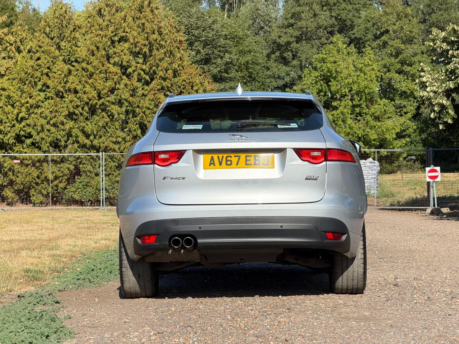 2018 Jaguar F-PACE image 9