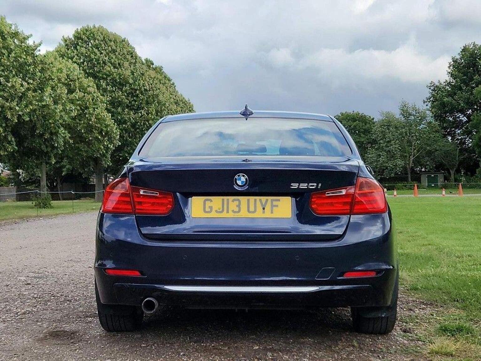 2013 BMW 3 Series image 5