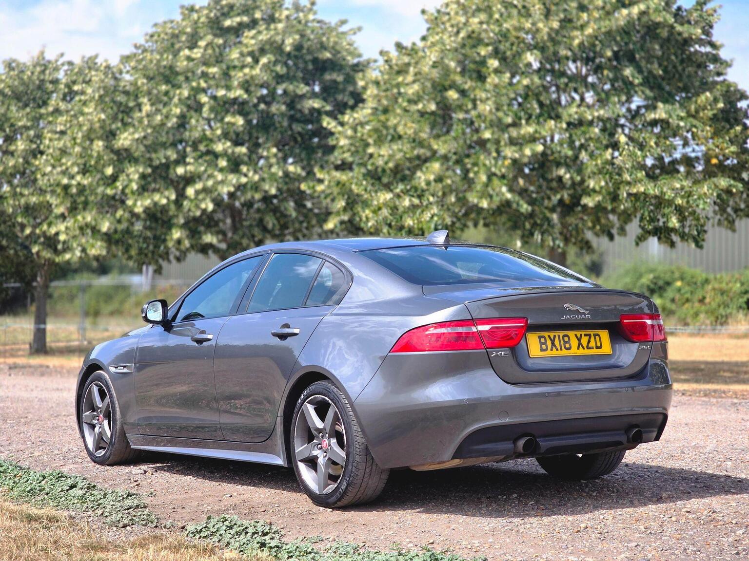 2018 Jaguar XE image 12