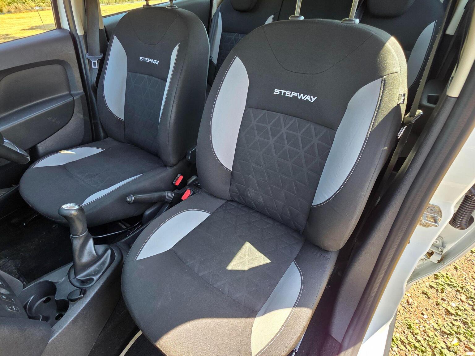 2013 Dacia Sandero Stepway image 32