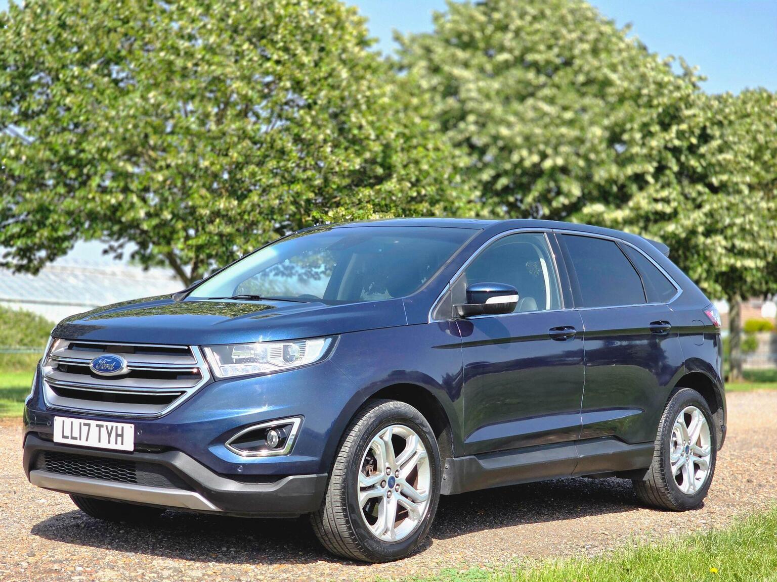 2017 Ford Edge image 16