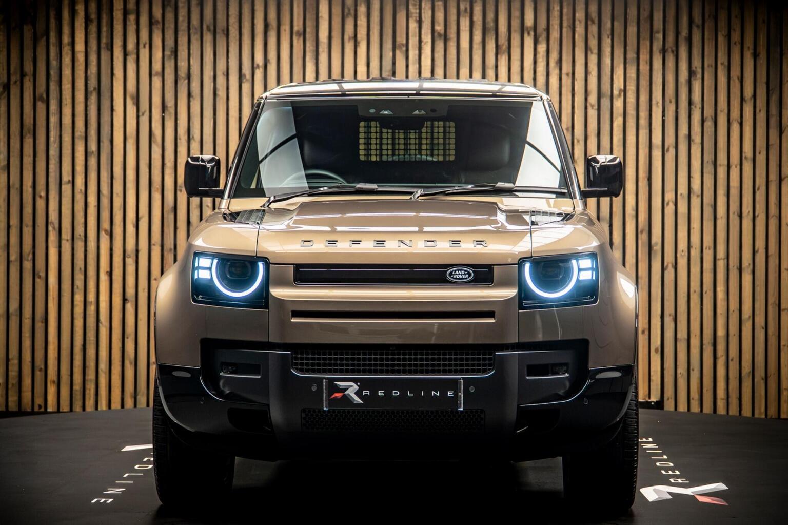 2026 Land Rover Defender 90 X-Dynamic HSE Hard Top — photograph 5