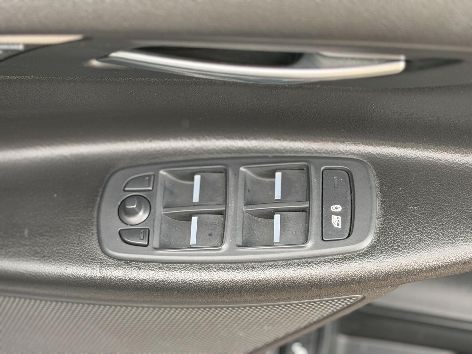 2016 Jaguar XE image 48
