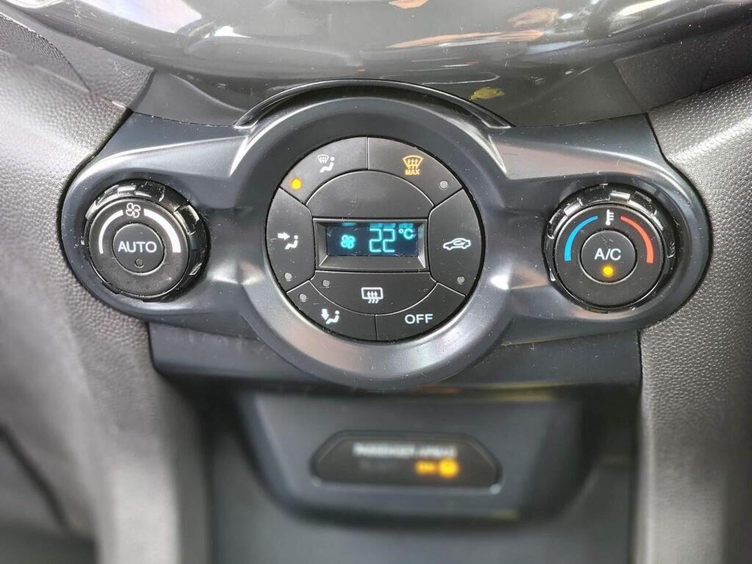 2016 Ford EcoSport image 35