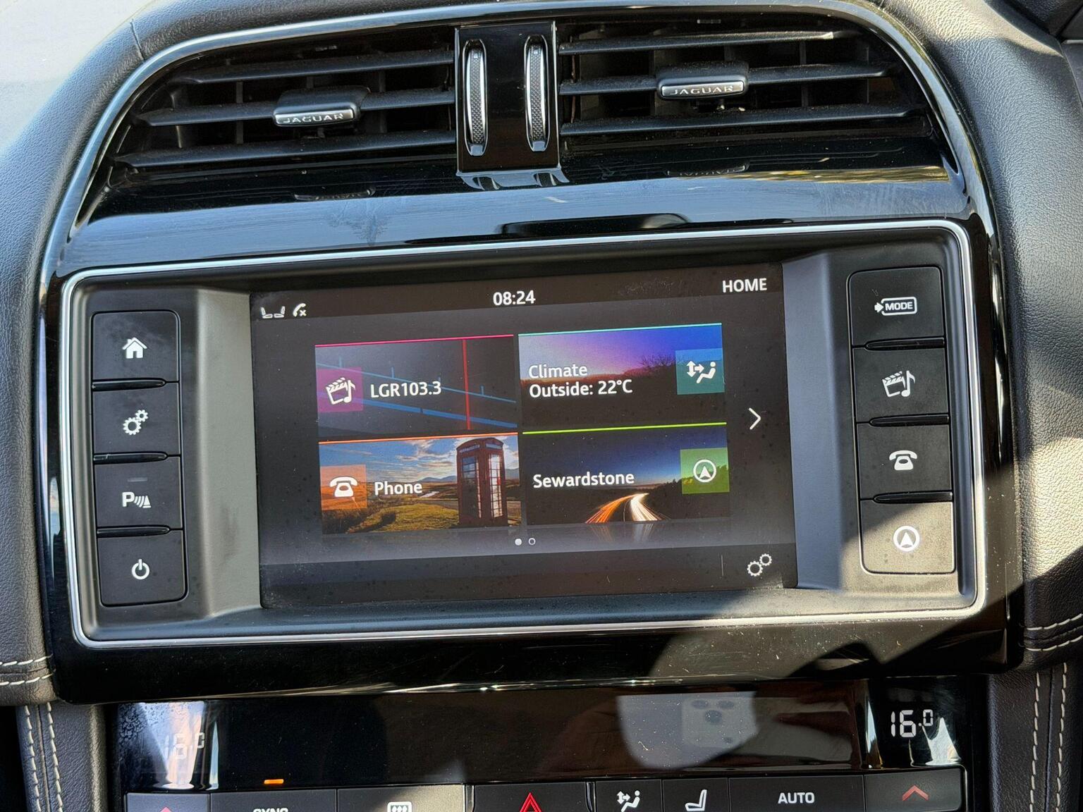 2018 Jaguar F-PACE image 45