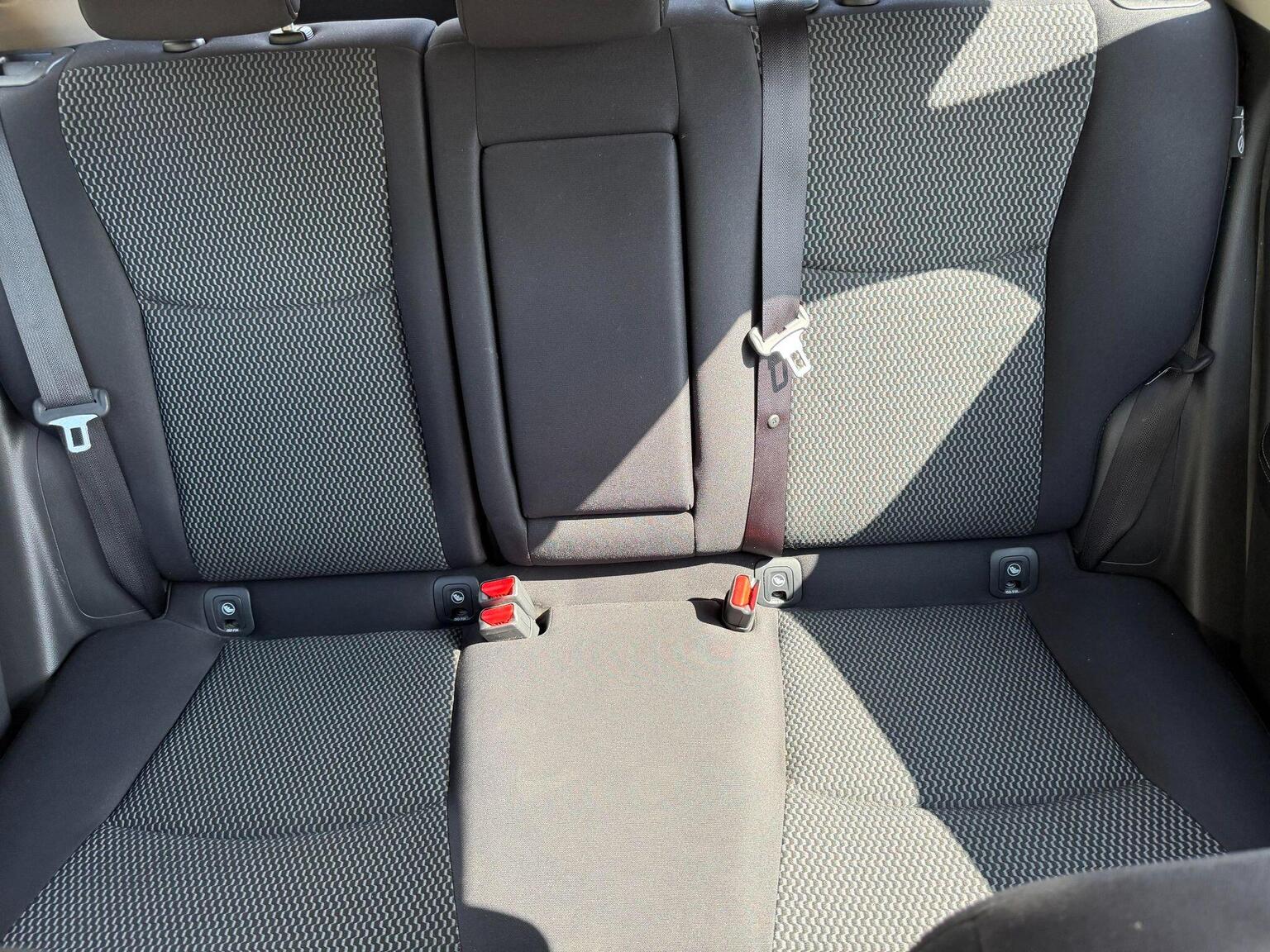 2016 Nissan Pulsar image 32