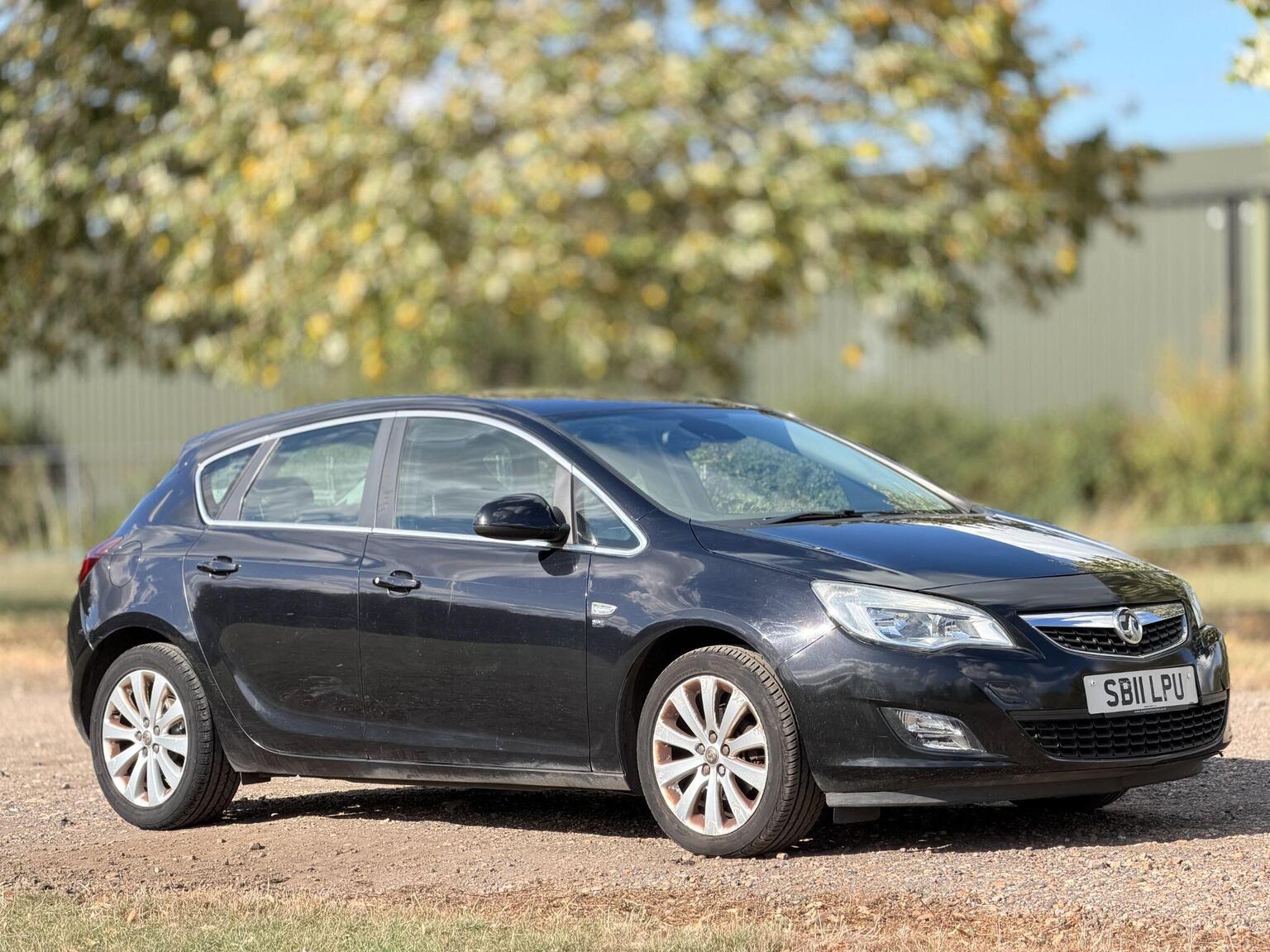 2011 Vauxhall Astra image 2