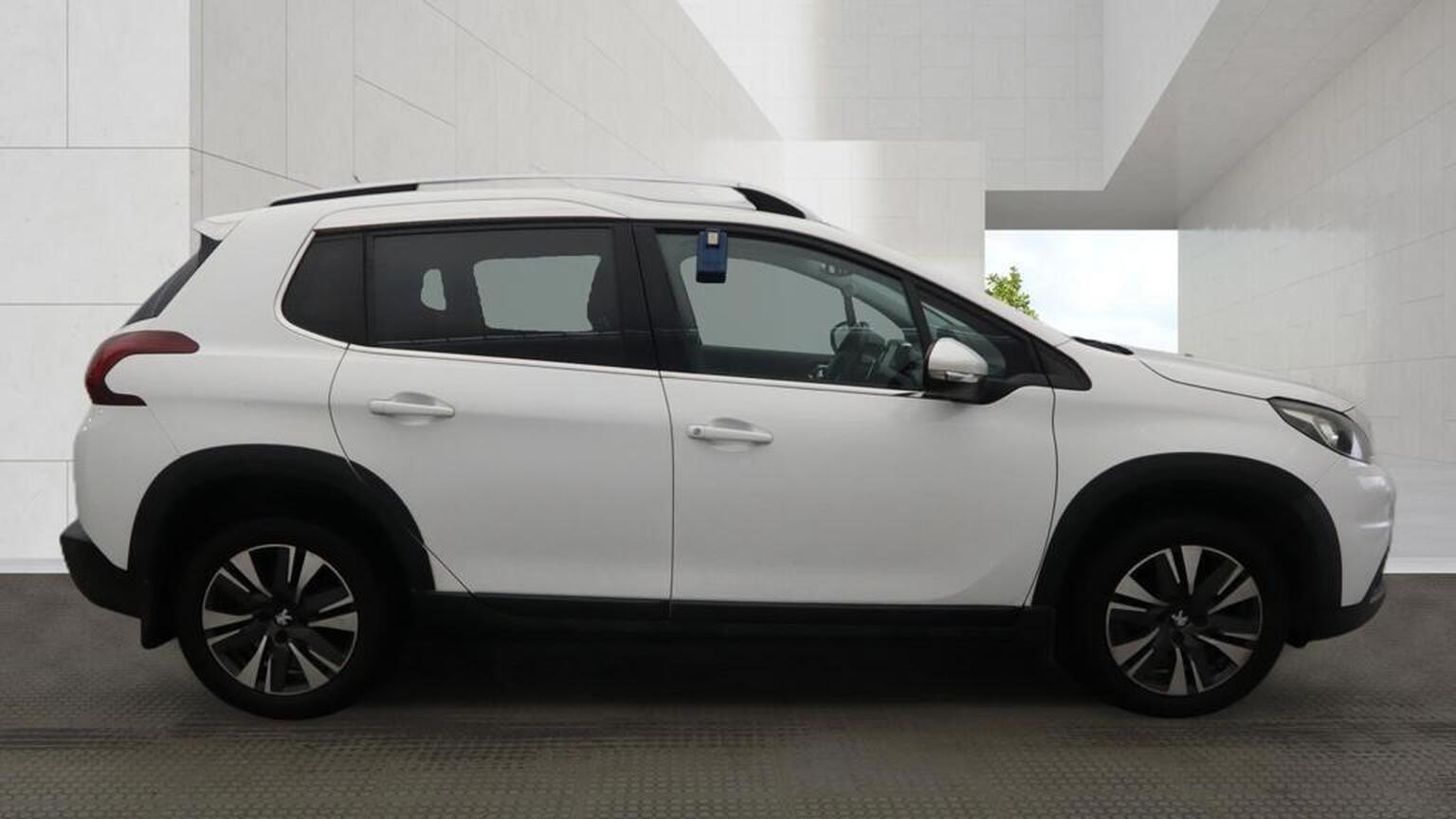 2016 Peugeot 2008 image 2