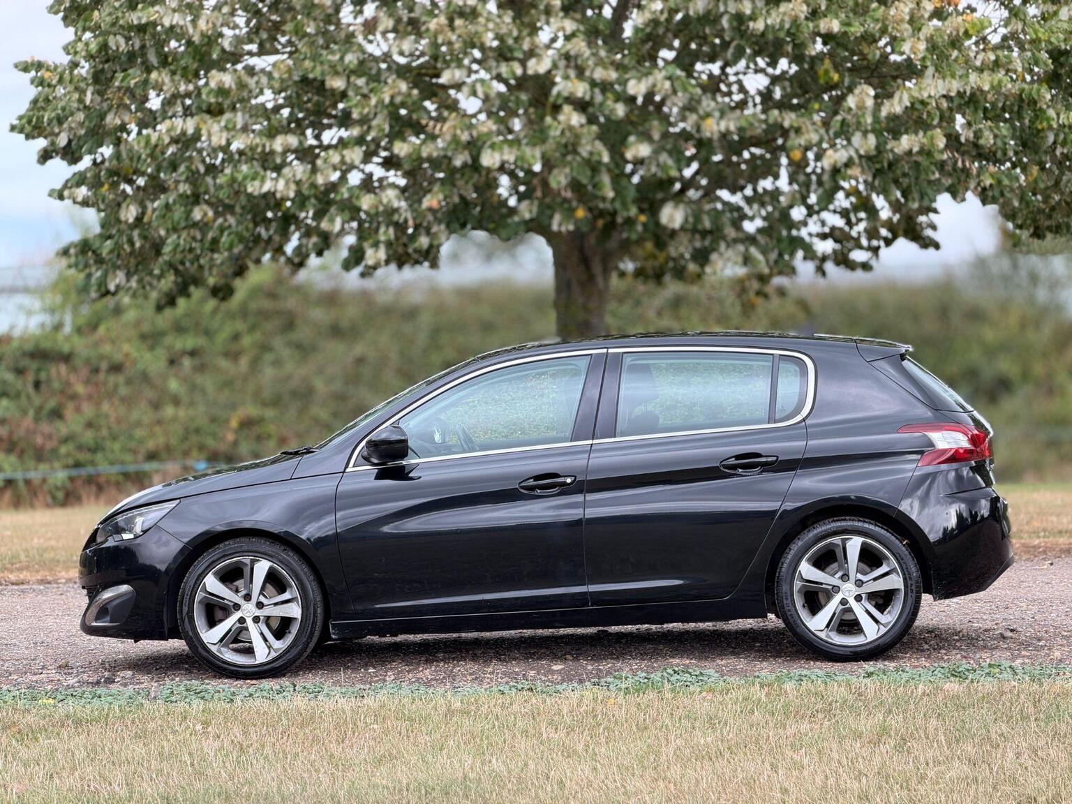 2017 Peugeot 308 image 12