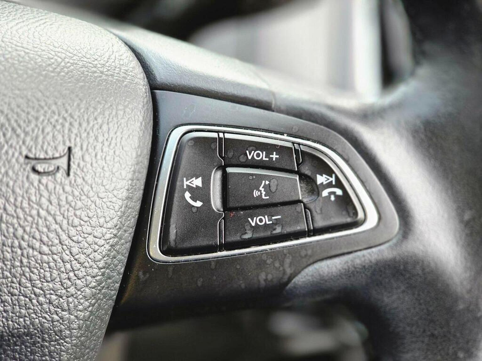 2017 Ford Focus image 42