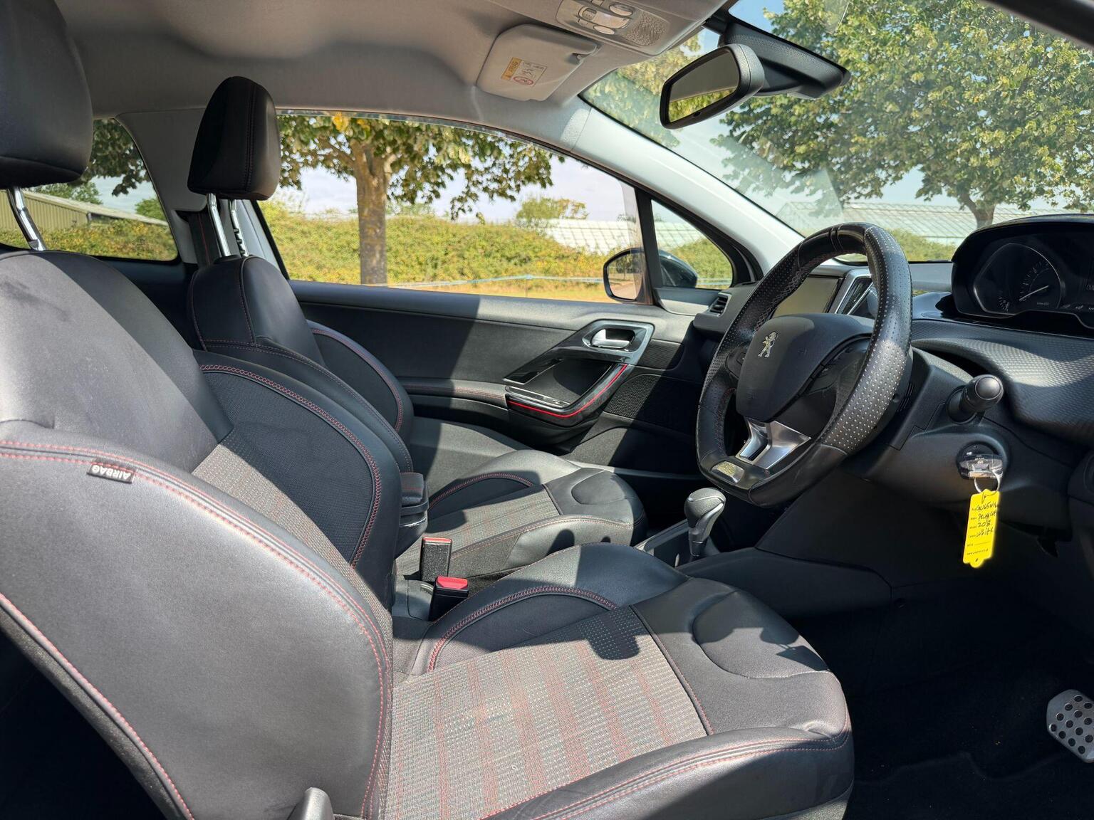 2015 Peugeot 208 image 23