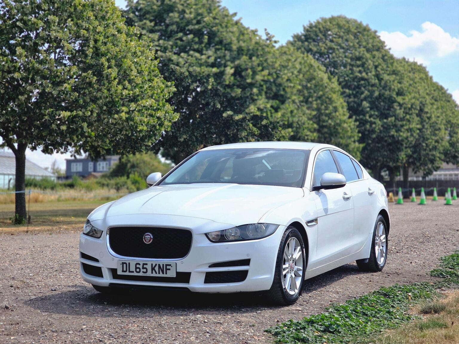 2016 Jaguar XE image 19