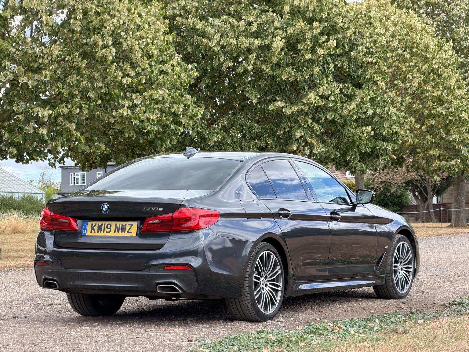 2019 BMW 5 Series image 9