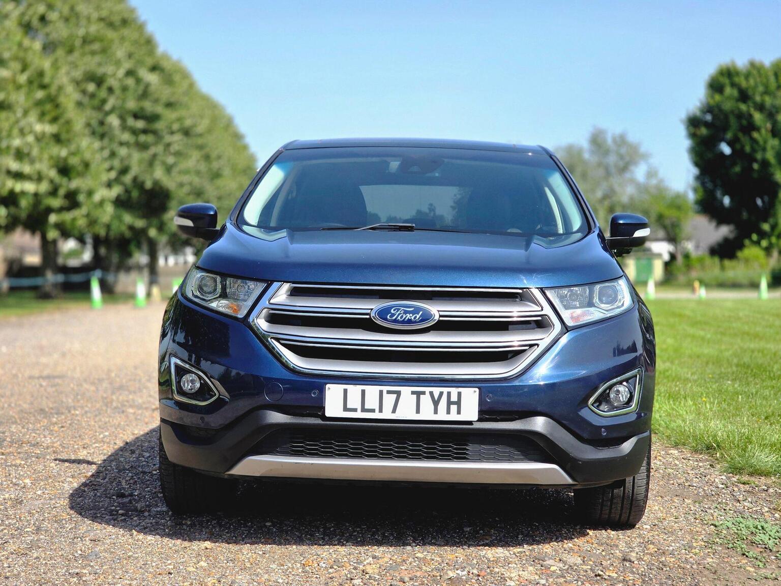2017 Ford Edge image 19