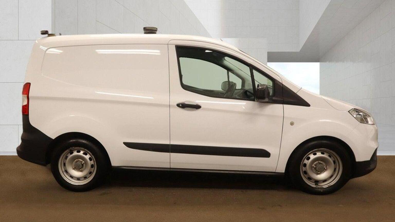 2019 Ford Transit Courier image 2