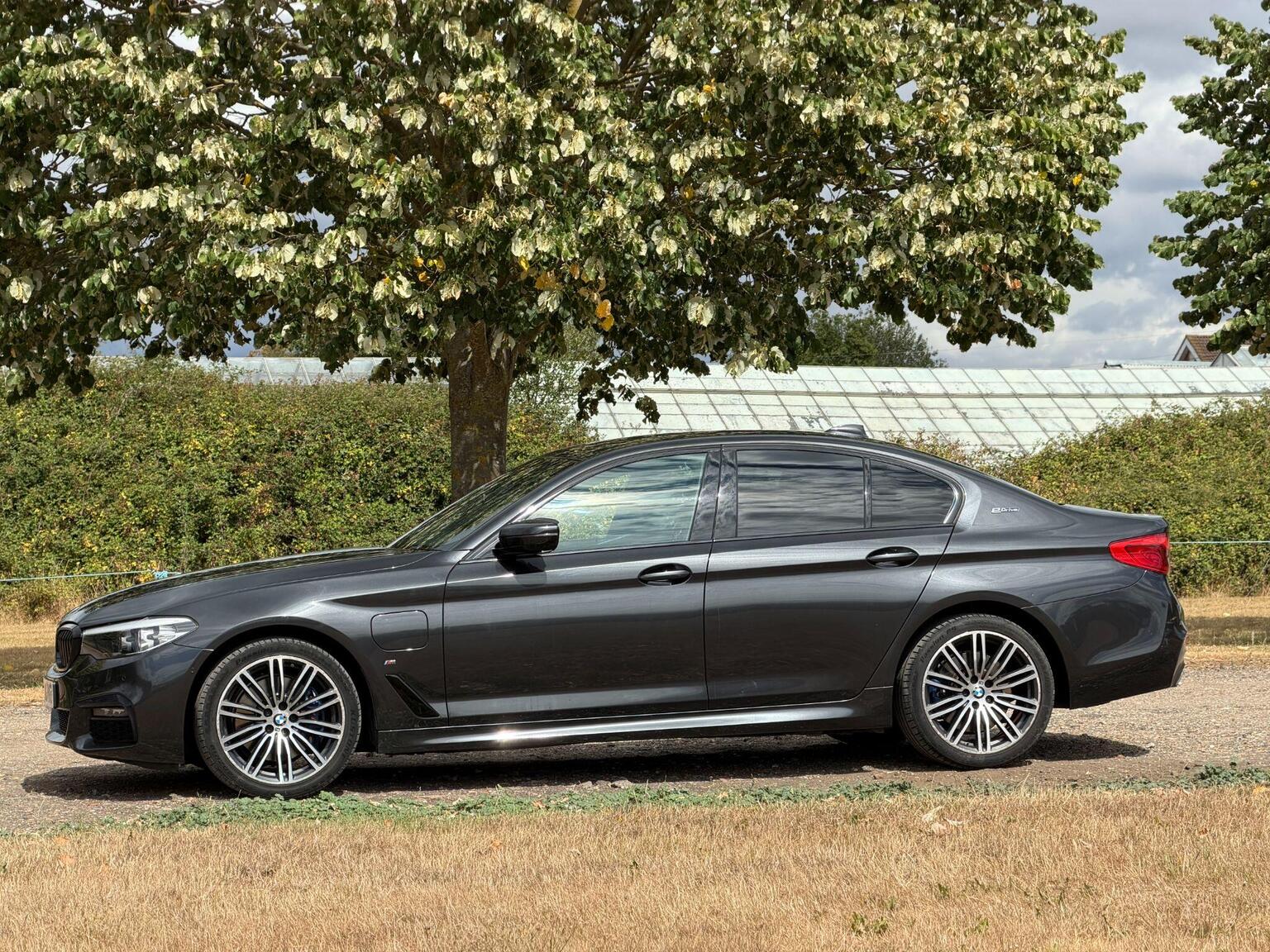 2019 BMW 5 Series image 17