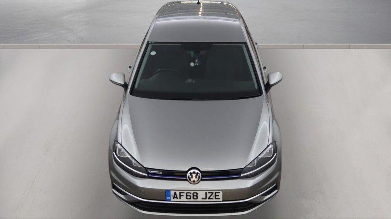 2018 Volkswagen Golf image 10