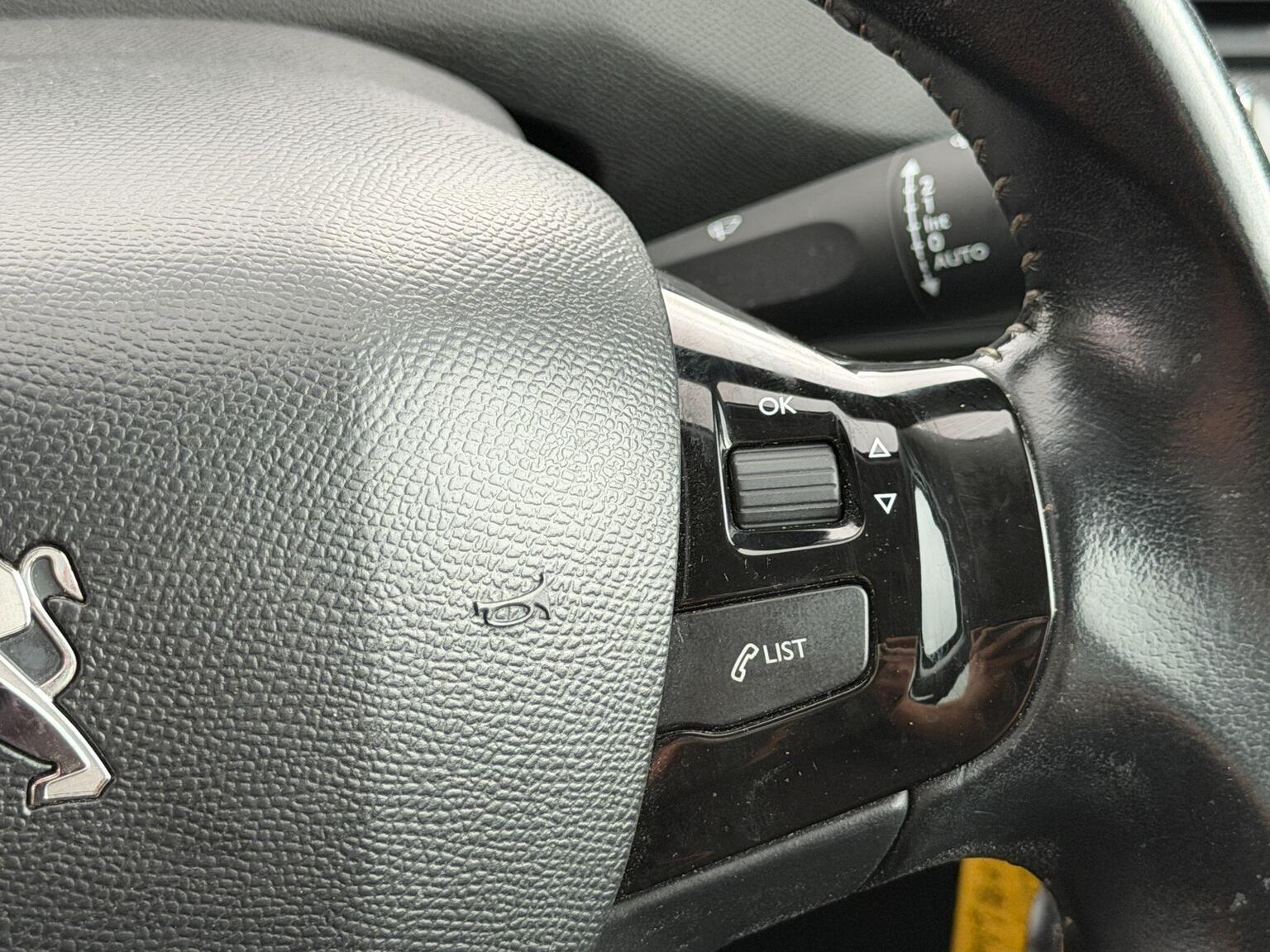 2017 Peugeot 308 image 47