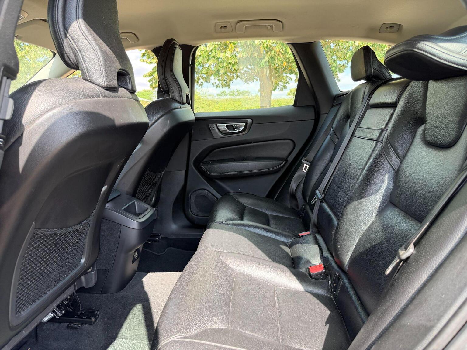 2018 Volvo XC60 image 25
