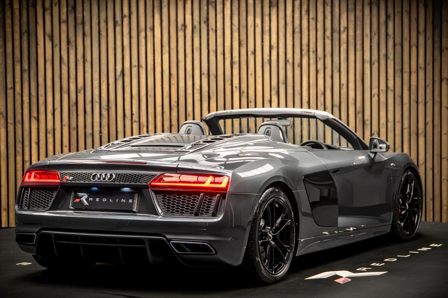 2017 Audi R8 FSI V10 Spyder S Tronic quattro — photograph 4