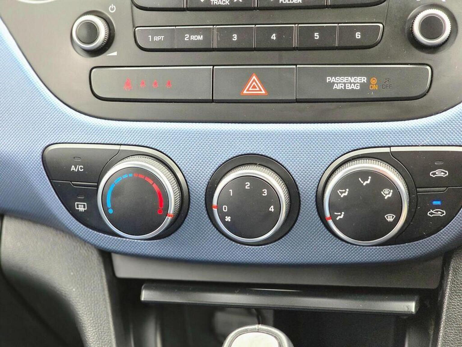 2016 Hyundai i10 image 43