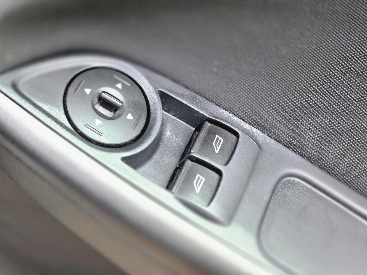 2018 Ford Focus image 33