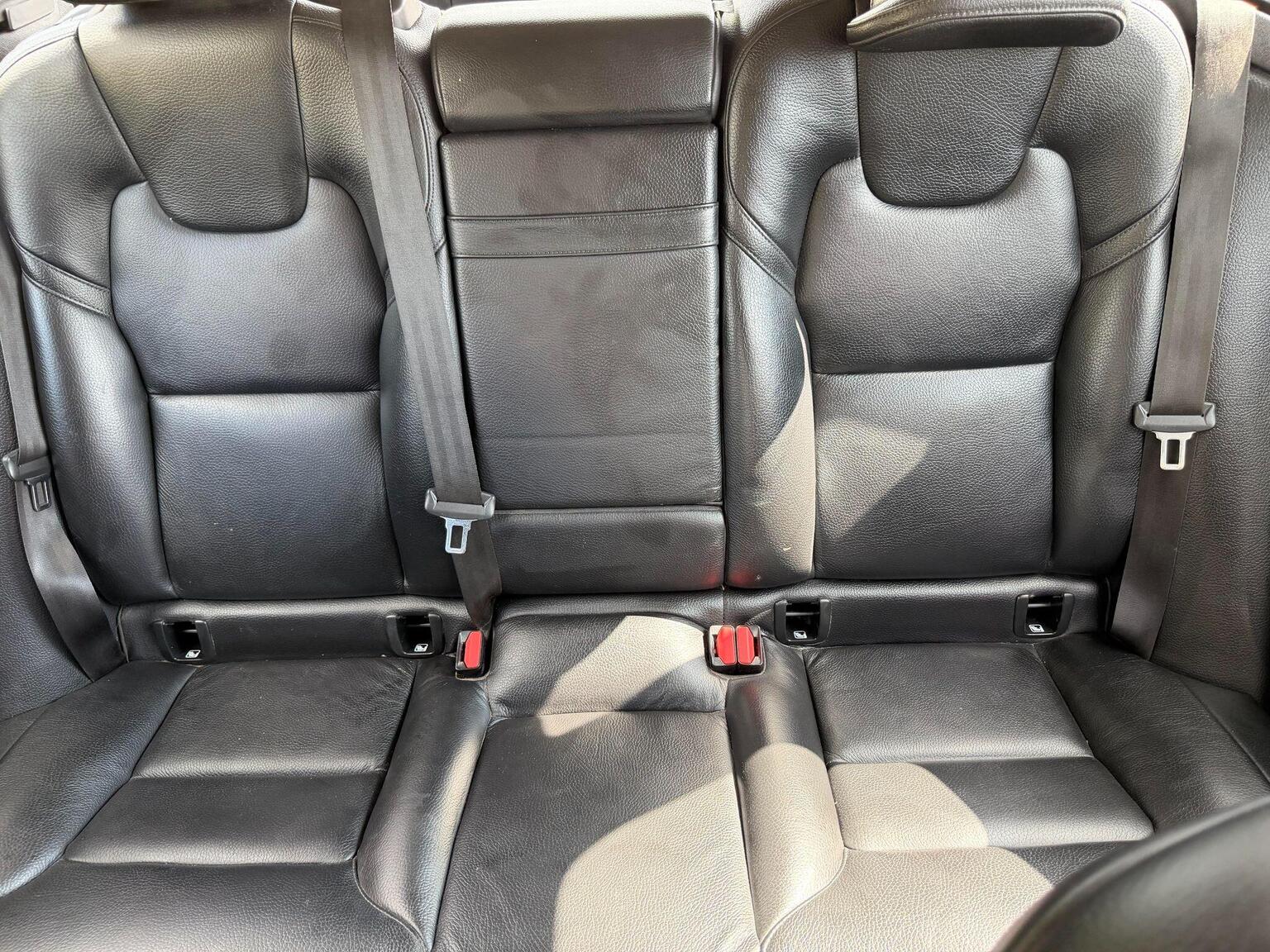 2018 Volvo XC60 image 31