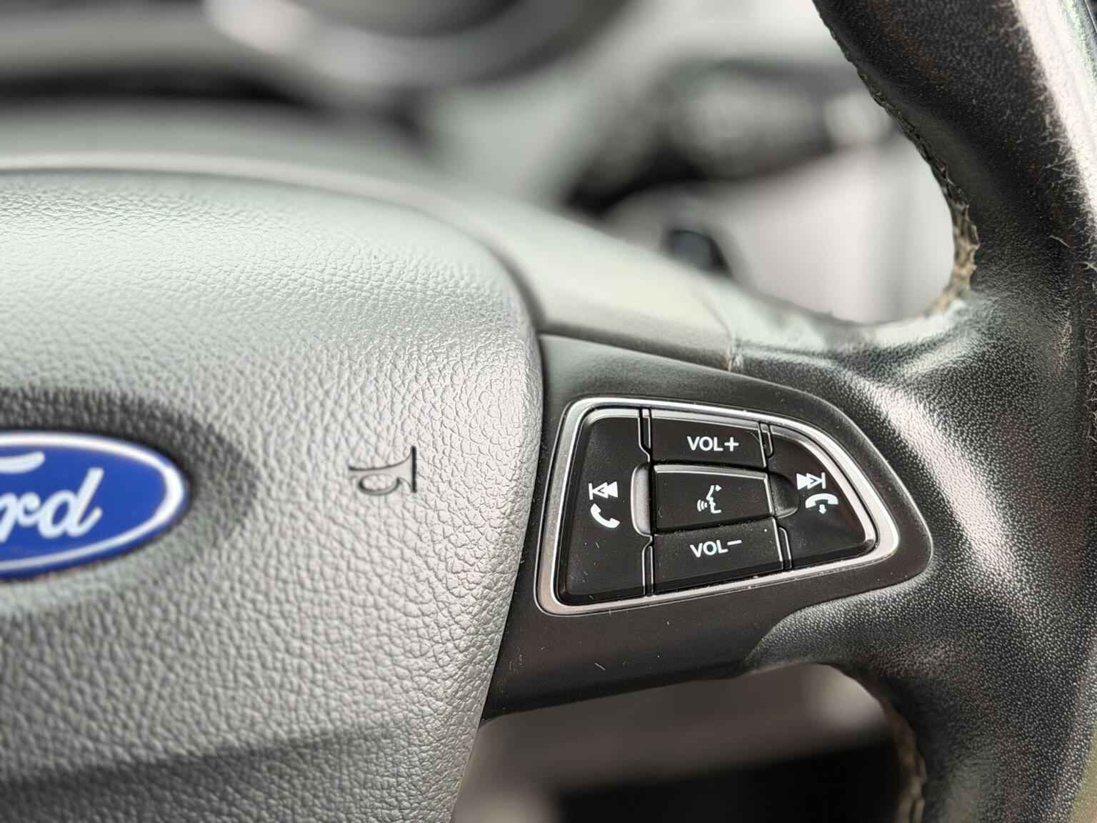 2016 Ford Focus image 33